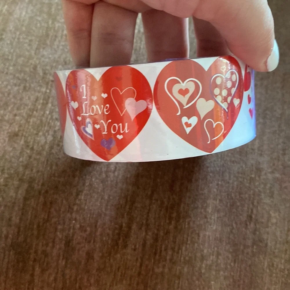 🆕Love/Valentine Sticker Roll- 100 stickers- NWT